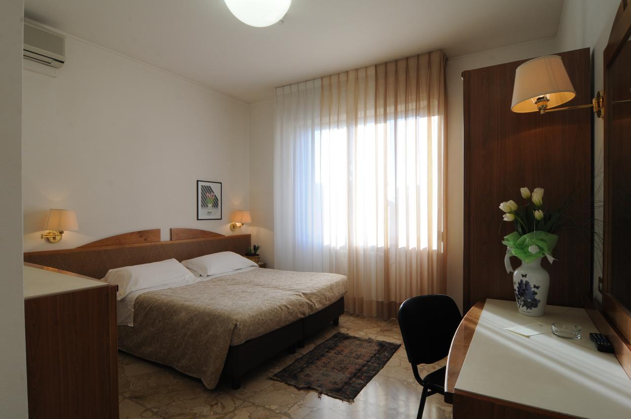 וינצ'י Hotel Alexandra מראה חיצוני תמונה