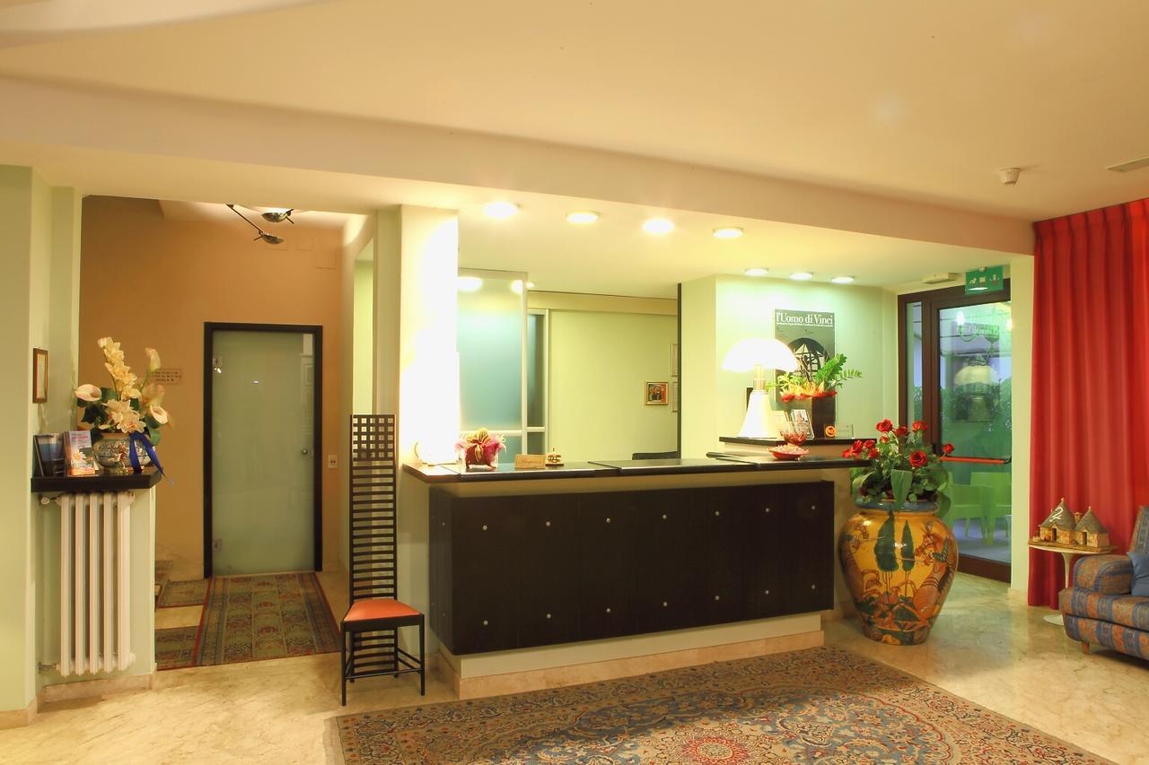 וינצ'י Hotel Alexandra מראה חיצוני תמונה