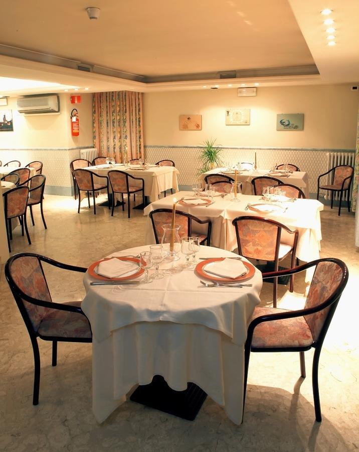 וינצ'י Hotel Alexandra מראה חיצוני תמונה