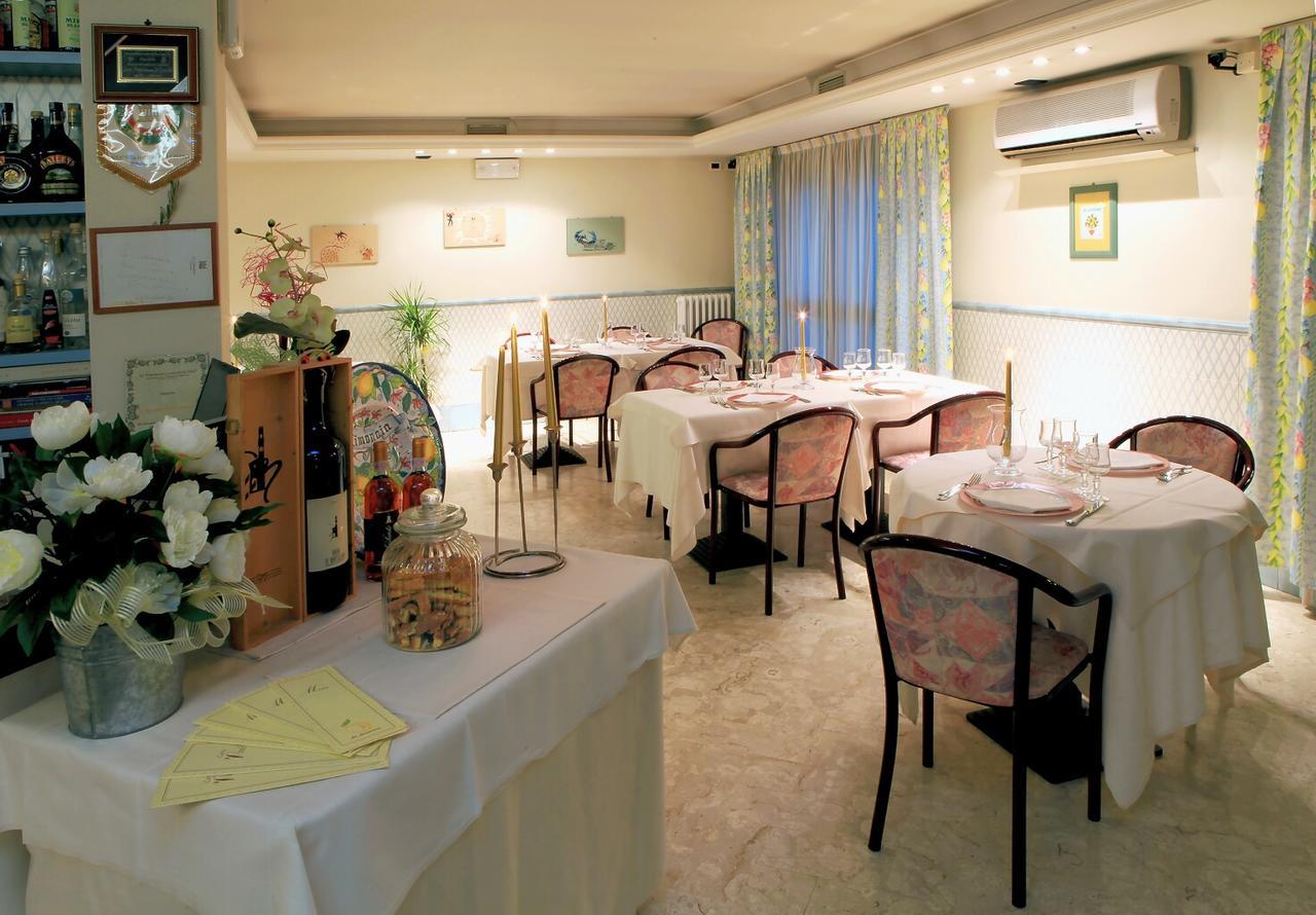 וינצ'י Hotel Alexandra מראה חיצוני תמונה