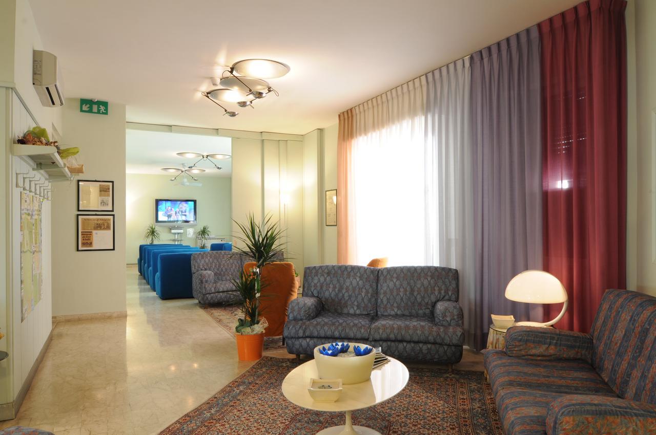 וינצ'י Hotel Alexandra מראה חיצוני תמונה