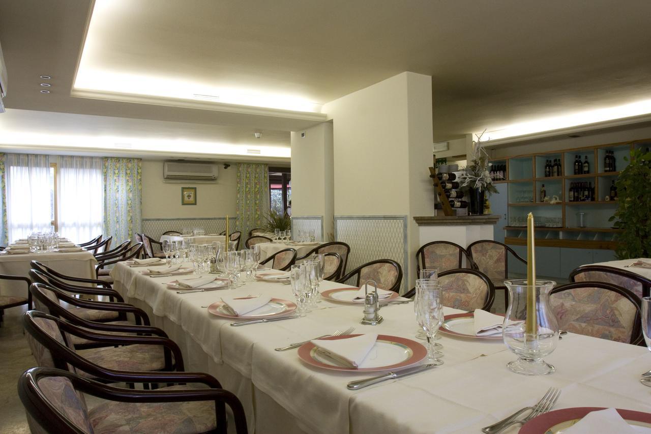 וינצ'י Hotel Alexandra מראה חיצוני תמונה