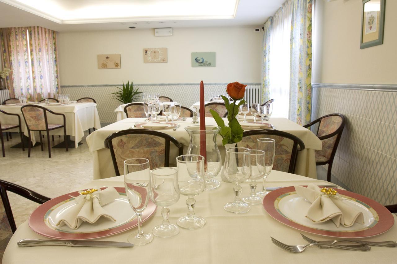 וינצ'י Hotel Alexandra מראה חיצוני תמונה